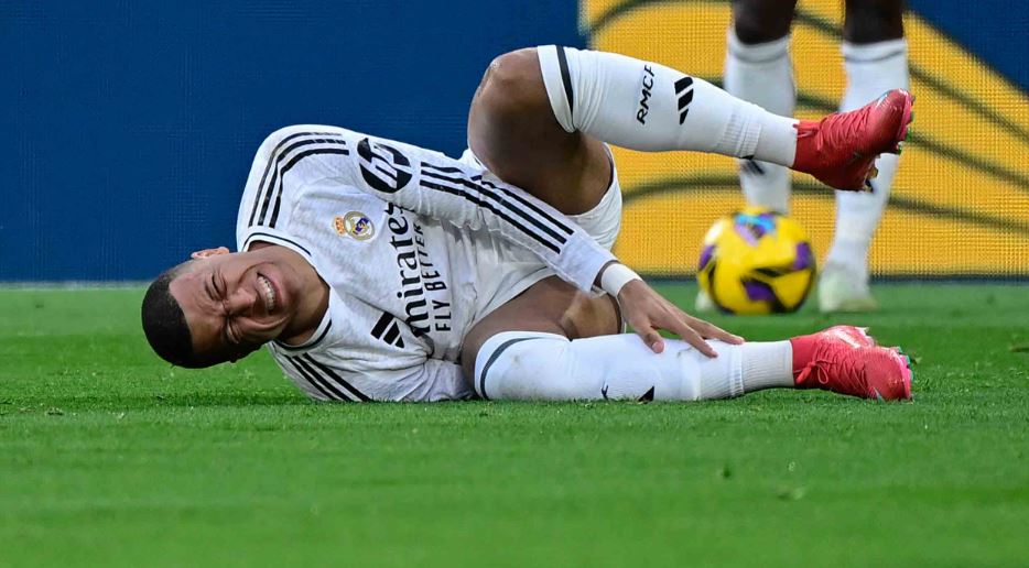 Kylian Mbappe khâu 3 mũi khi ngã dúi dụi sau cú xoạc bóng quyết liệt