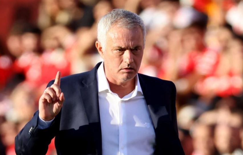 HLV Mourinho đã không thể kìm nén được sự thịnh lộ khi khi Benfica hòa Casa Pia